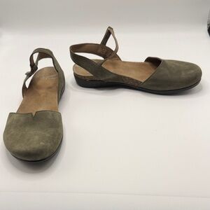 Dansko Olive Suede Leather MJ Mary Jane Flats Shoes 42